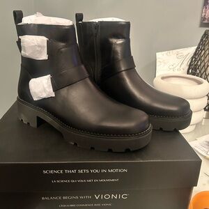 Size 10 black women’s Vionic Folsom Booties.